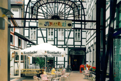 Sanierung im Bestand, denkmalgeschützer Gebäude und Fachwerkhäuser im Börner Viertel in Göttingen durch Schwieger Architekten.