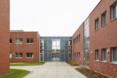 New construction of Building IV with research laboratories, offices and animal husbandry rooms in the Science Park in Grone-Nord by Schwieger Architects Göttingen.