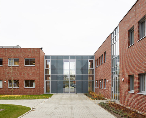 New construction of Building IV with research laboratories, offices and animal husbandry rooms in the Science Park in Grone-Nord by Schwieger Architects Göttingen.