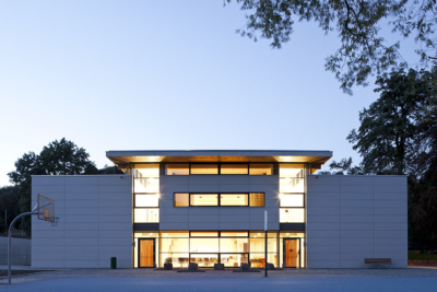 New building with 8 classrooms and auditorium for the Paul-Gerhardt-Schule in Dassel by Schwieger Architects Göttingen.