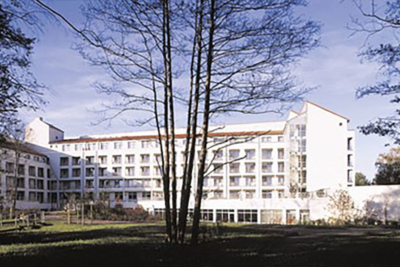 Neubau einer Kurklinik in Bad Schmiedeberg für die Eisenmoorbad Bad Schmiedeberg Kur-GmbH durch Schwieger Architekten in Göttingen.